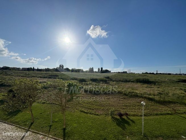 Apartamento T3 com garagem no Parque das Oliveiras, Camarate-36