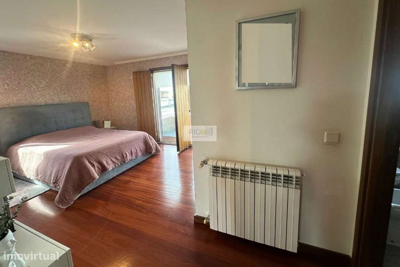 Moradia T4 de 4 frentes na cidade da Maia-16