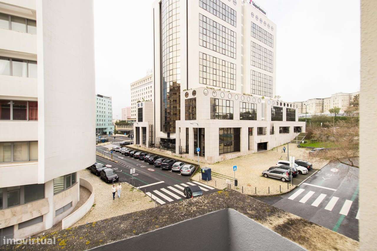 Apartamento T3 Totalmente Remodelado | Bairro de Santos / Rego – Lisbo-23