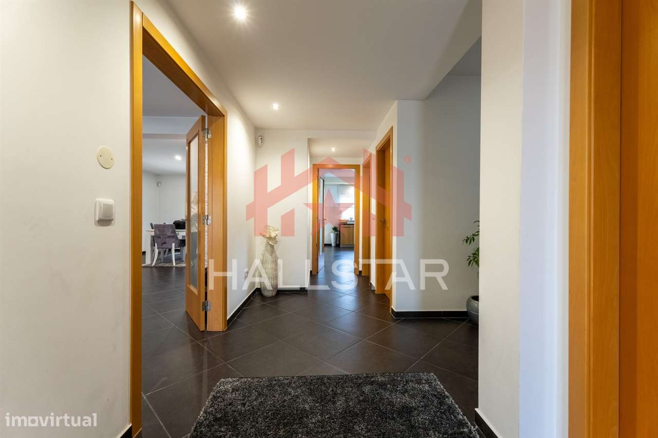 Moradia T4 Geminada / Garagem para 4 Carros / Souto da Carpalhosa - Grande imagem: 4/46