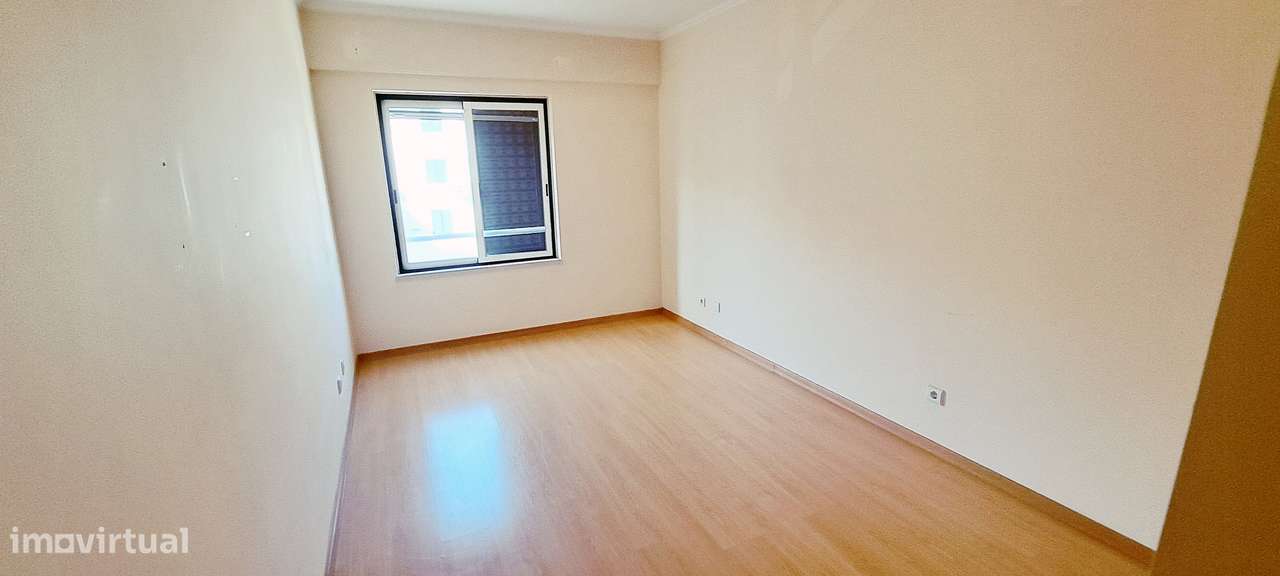 Apartamento T4  152m2 , Lugar estacionamento junto á praia  Alcochete.-16