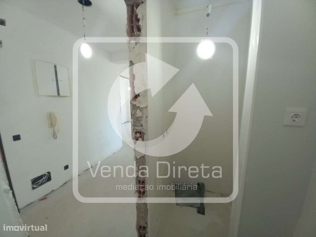 Apartamento T4 remodelado no Laranjeiro-16