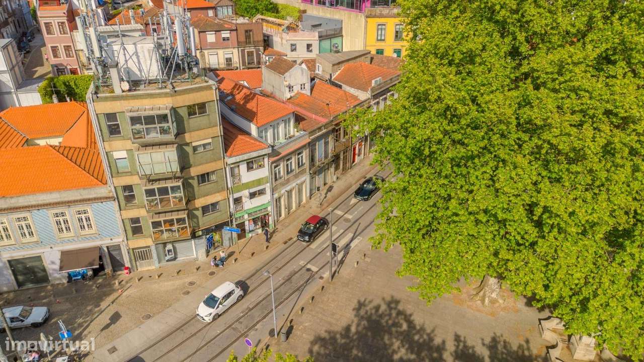 Edificio Com Espectacular Vista Sobre O Douro Em Massarelos Porto
