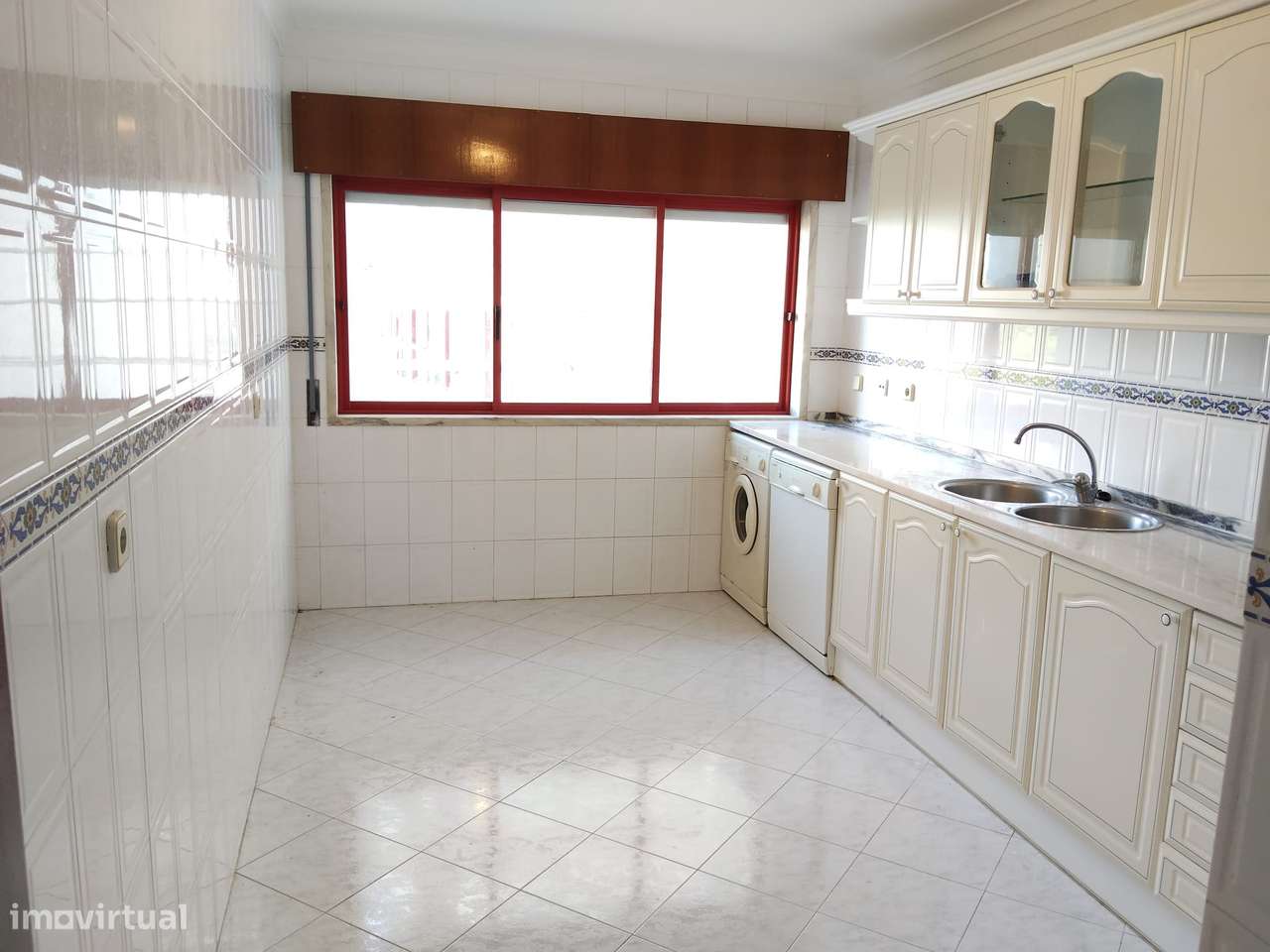Apartamento T2 com 100m2 em algueirão-1