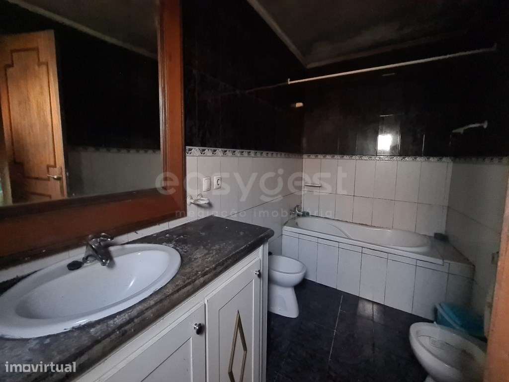 Moradia isolada T3 de 3 pisos, em Angra do Heroísmo. - Grande imagem: 5/6