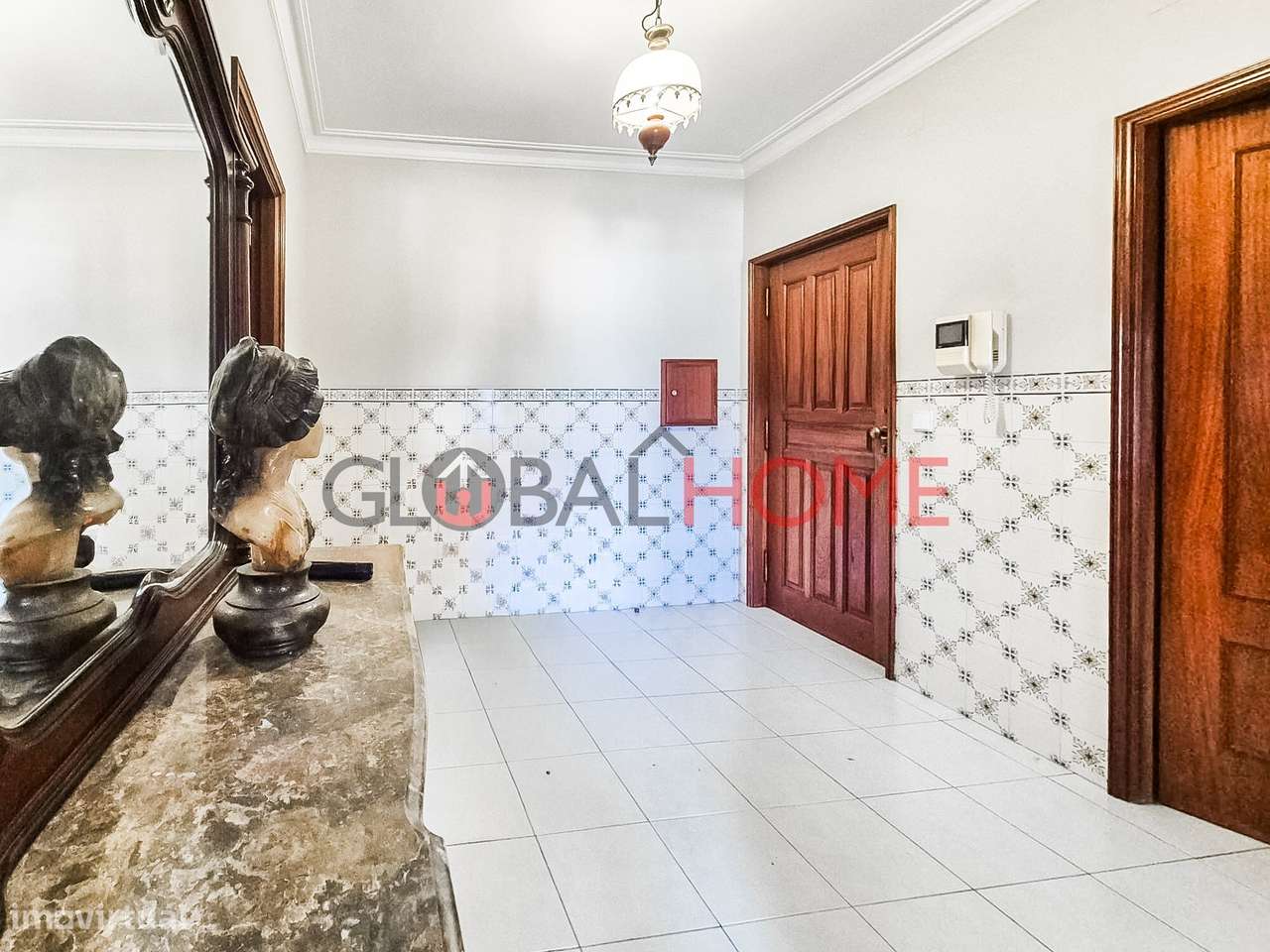 Apartamento T2 no centro de São Pedro da Cova-4