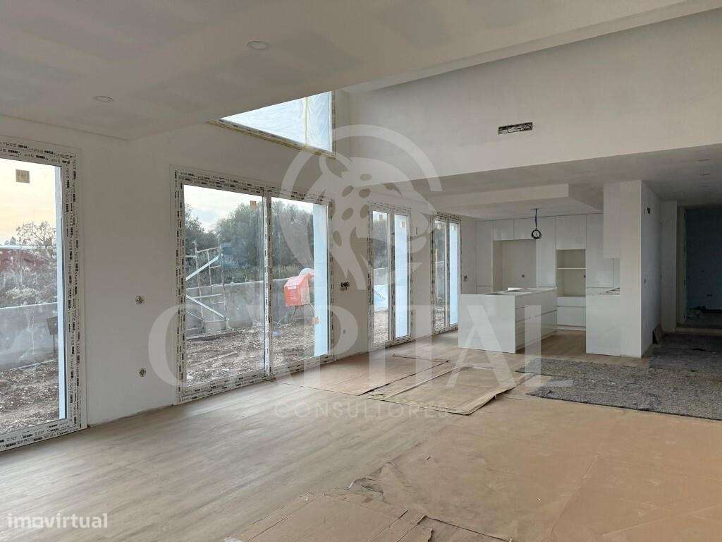 Moradia V3 Isolada com Piscina – Nova – Abrunheira-14