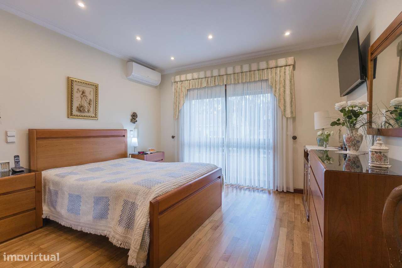 Moradia T4 exclusiva | Piscina| Zona Agrícola | Junto à Praia-16