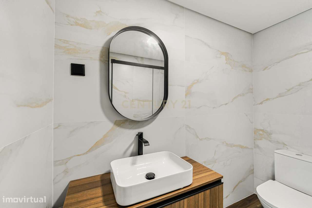 Espaçoso Apartamento T3 Totalmente Renovado em prédio com elevador no-29