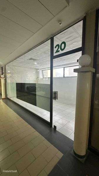 Lojas no Laranja Shopping Center - Grande imagem: 5/7