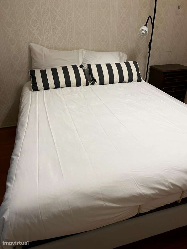 Quarto - localizado em Benfica Lisbon - Grande imagem: 3/10