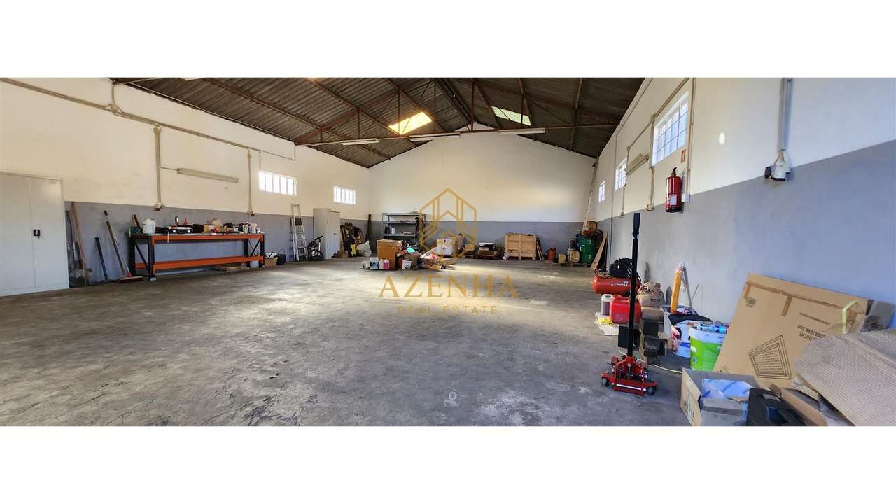 Armazém em Maia ideal para investimento-5