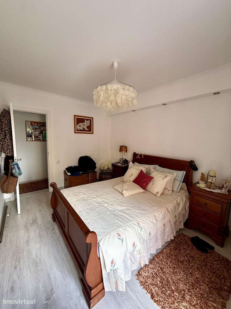 T3 com Excelente Localização – Mem Martins-7