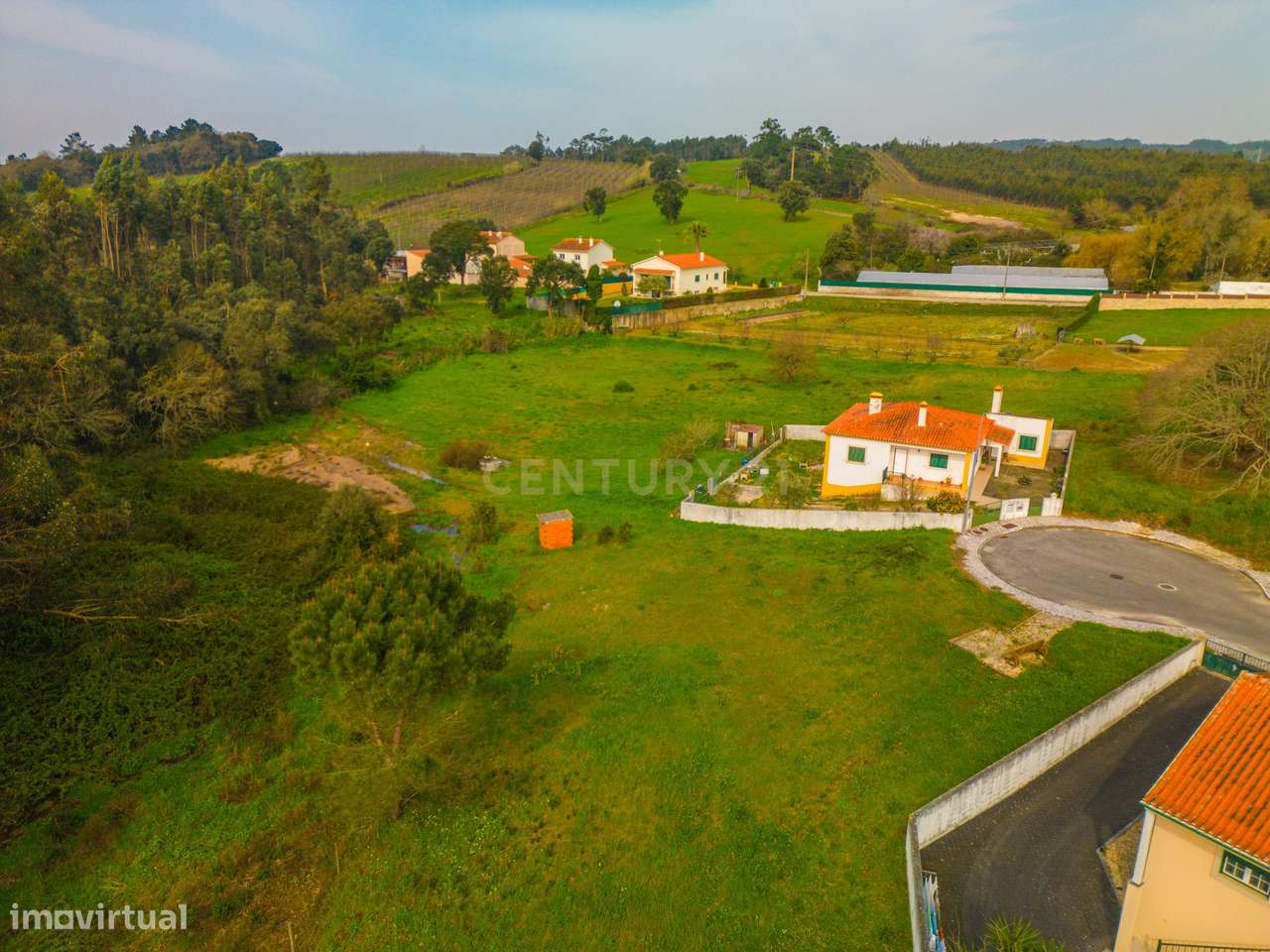 Lote de terreno com 646 m² situado em Casais da Areia, A-dos-Negros.-6