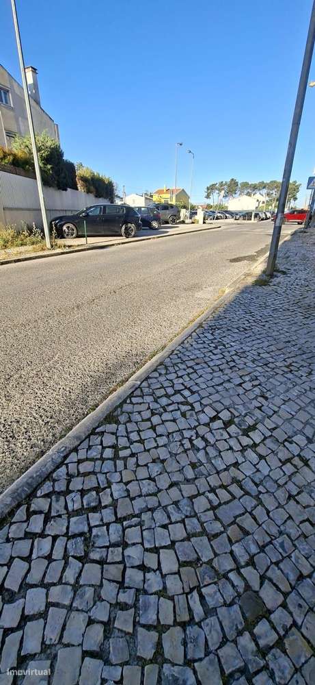 Garagem Box | Rua das Quintinhas – Charneca da Caparica-11