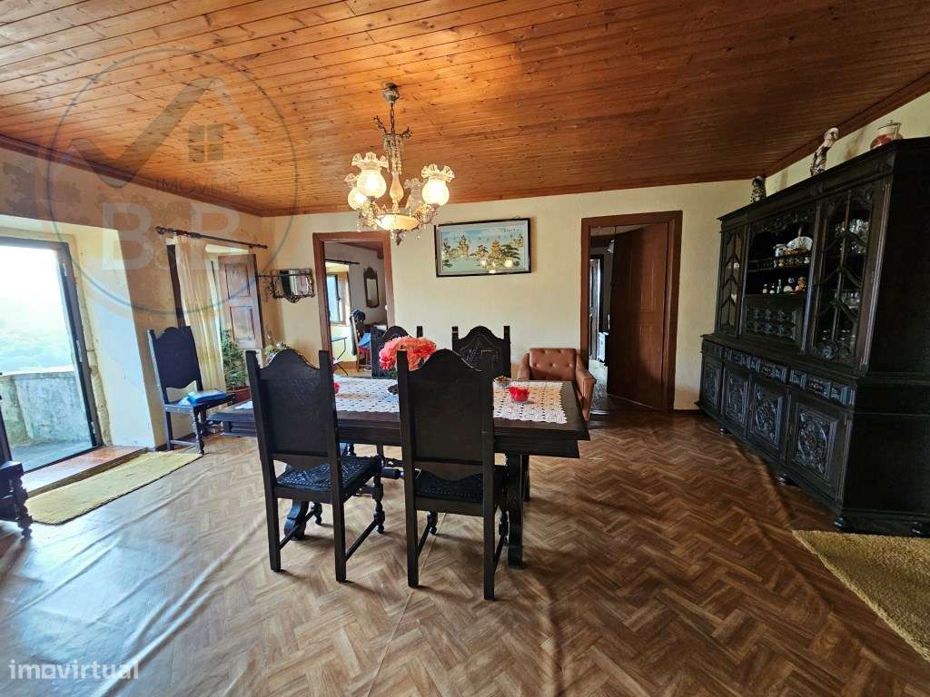 Moradia T4, em pedra, com terreno de 2.366 m² e Espigueiro datado d...-7