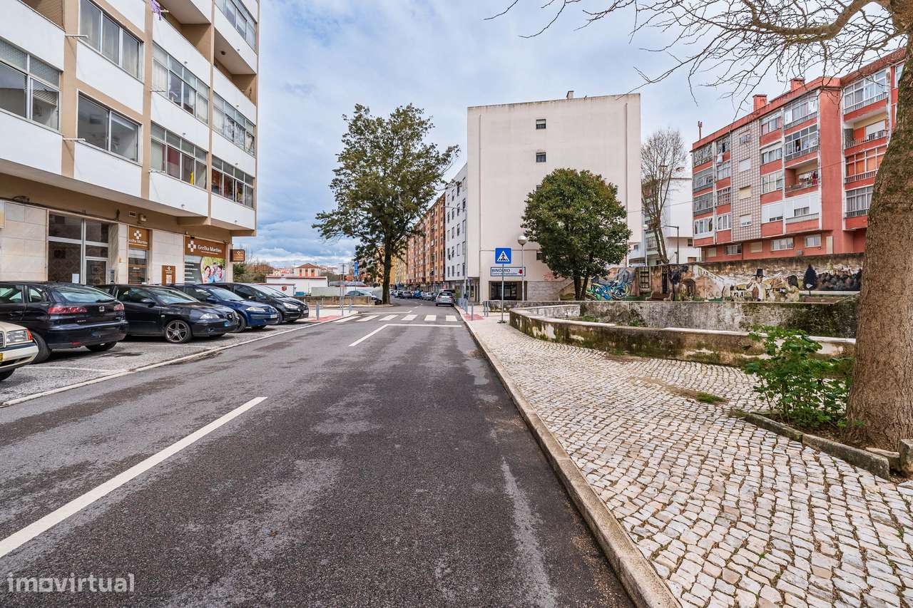 T3 em Mem Martins muito luminoso-34