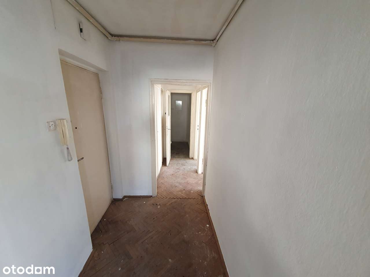 Przestronne mieszkanie w dobrej lokalizacji - Pełny obrazek: 5/15