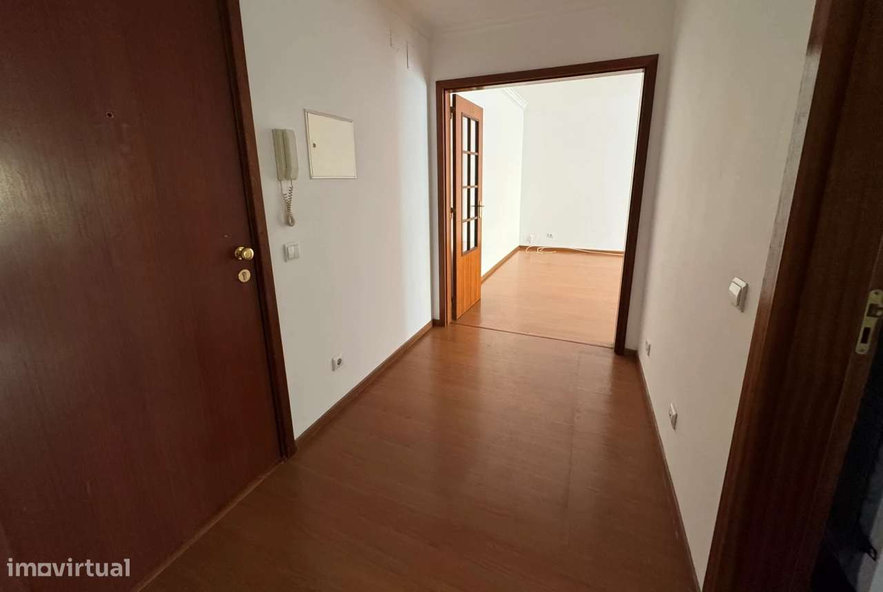 T2 com 98m² no Alto do Seixalinho | Rua Ferrer Trindade | Imóvel de Fu - Grande imagem: 2/16