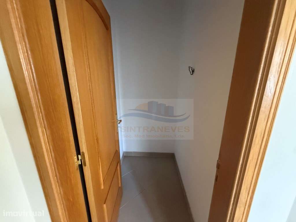 Loja à Venda - 80 m² | Amadora |1 Box | Arrecadação - Grande imagem: 5/9