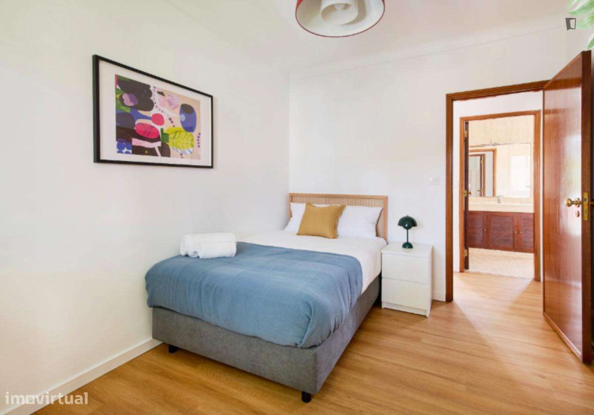 Quarto - localizado em Benfica Lisbon - Grande imagem: 2/24