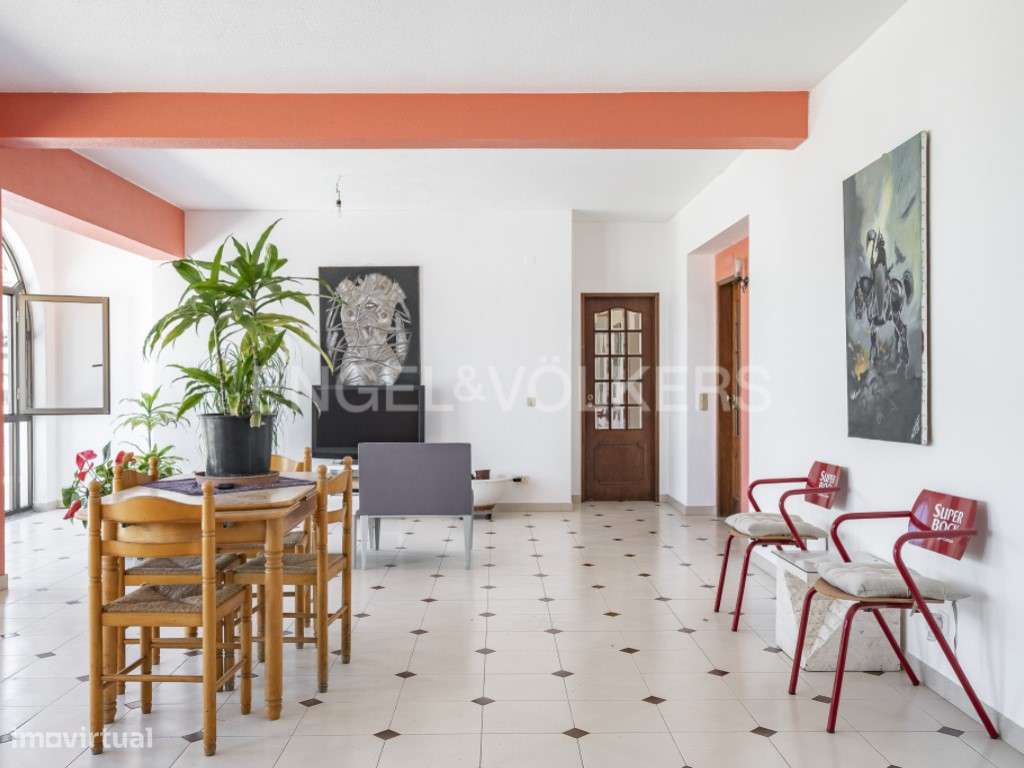 Moradia T7 com grande potencial de investimento - Grande imagem: 5/30