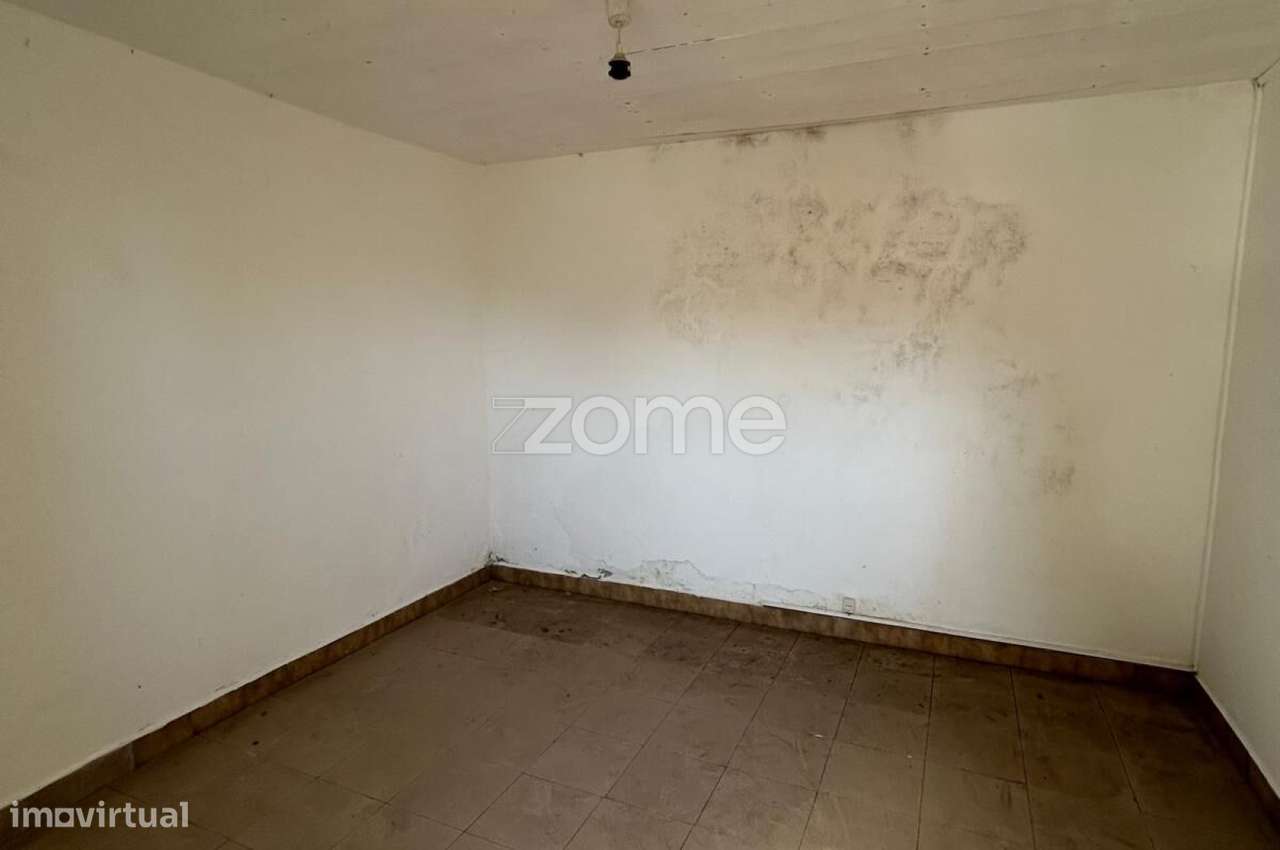 Moradia Geminada T1 para recuperar Santo Antonio- Funchal - Grande imagem: 5/9