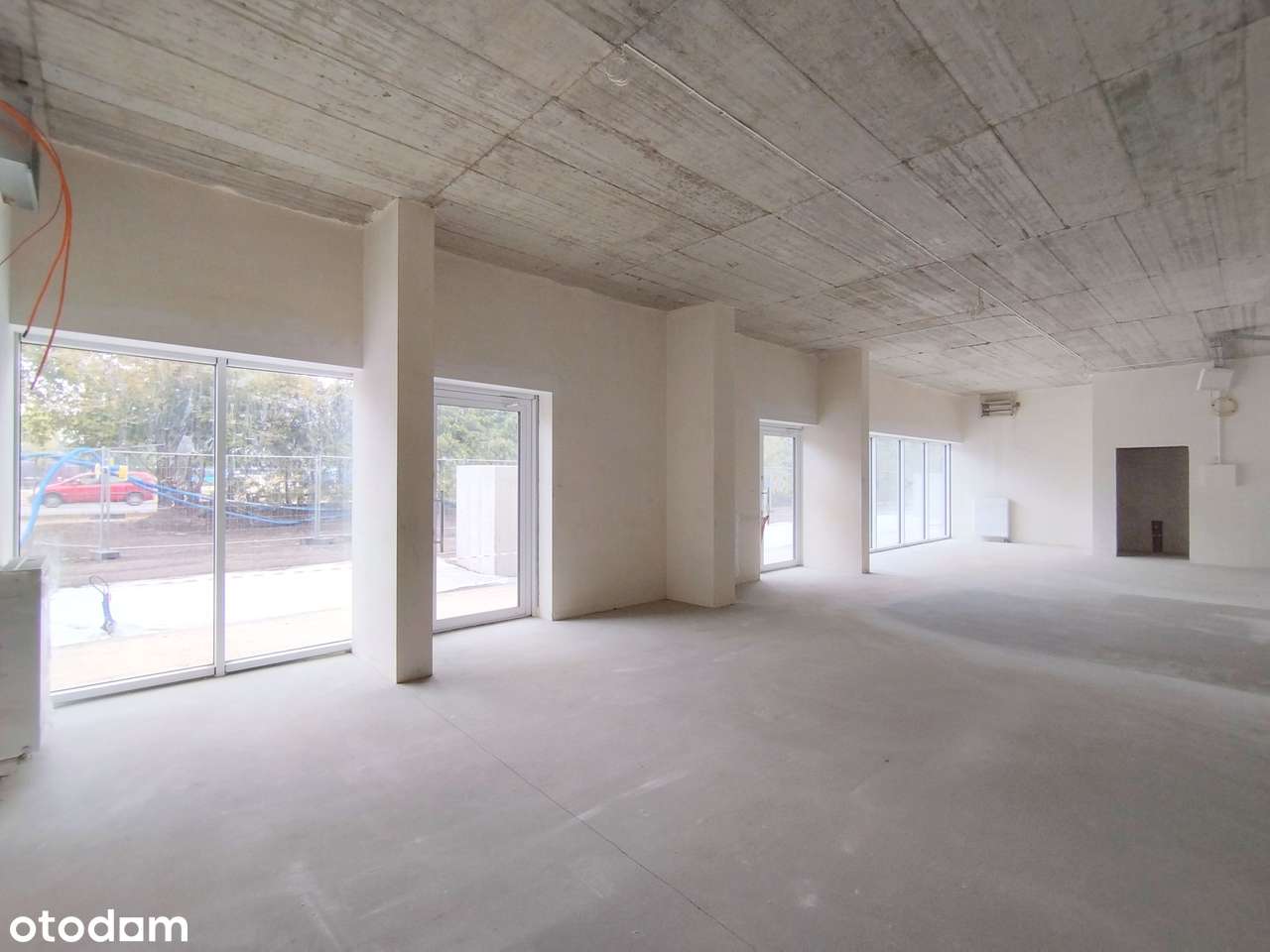 Lokal z witryną od ul. Krochmalnej - 98 m2 - dwa wejścia. - Pełny obrazek: 3/12