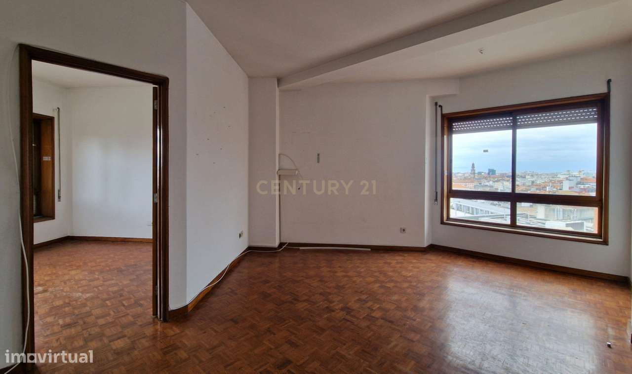 Apartamento T2 no centro histórico do Porto - Grande imagem: 3/17