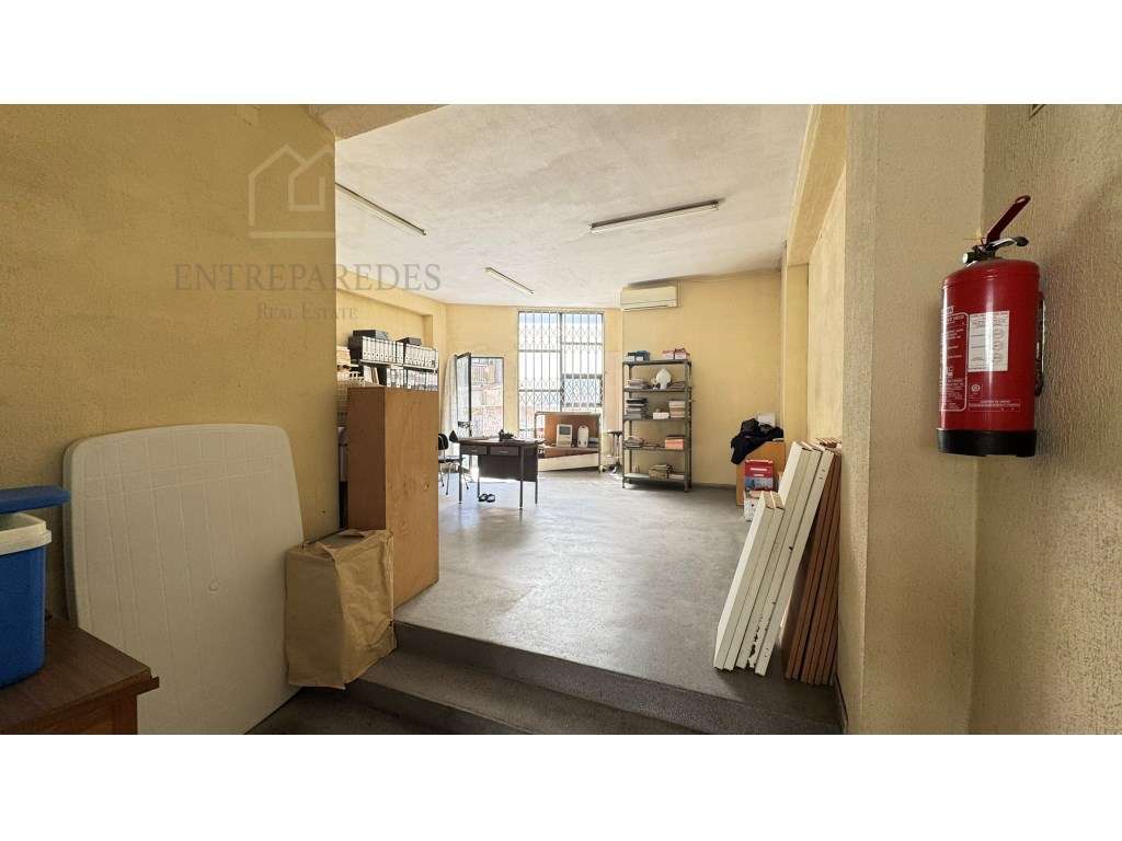 Loja com logradouro para comprar na Rua Alves de Veiga - Porto - Grande imagem: 3/17