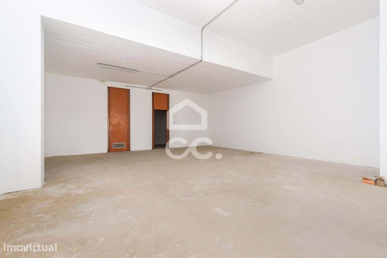 Espaço comercial com 771 m2 no centro de Vendas Novas - Grande imagem: 4/14