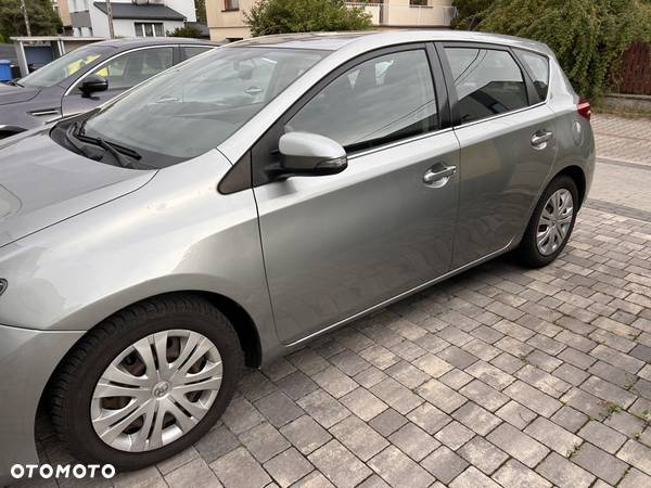 Toyota Auris 2.0 D-4D Dynamic - 2