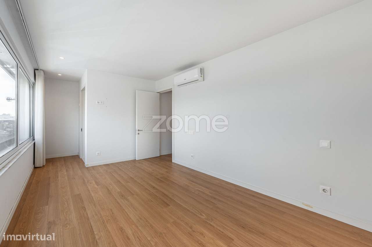 Apartamento T3 Semi-Novo em Calendário-14