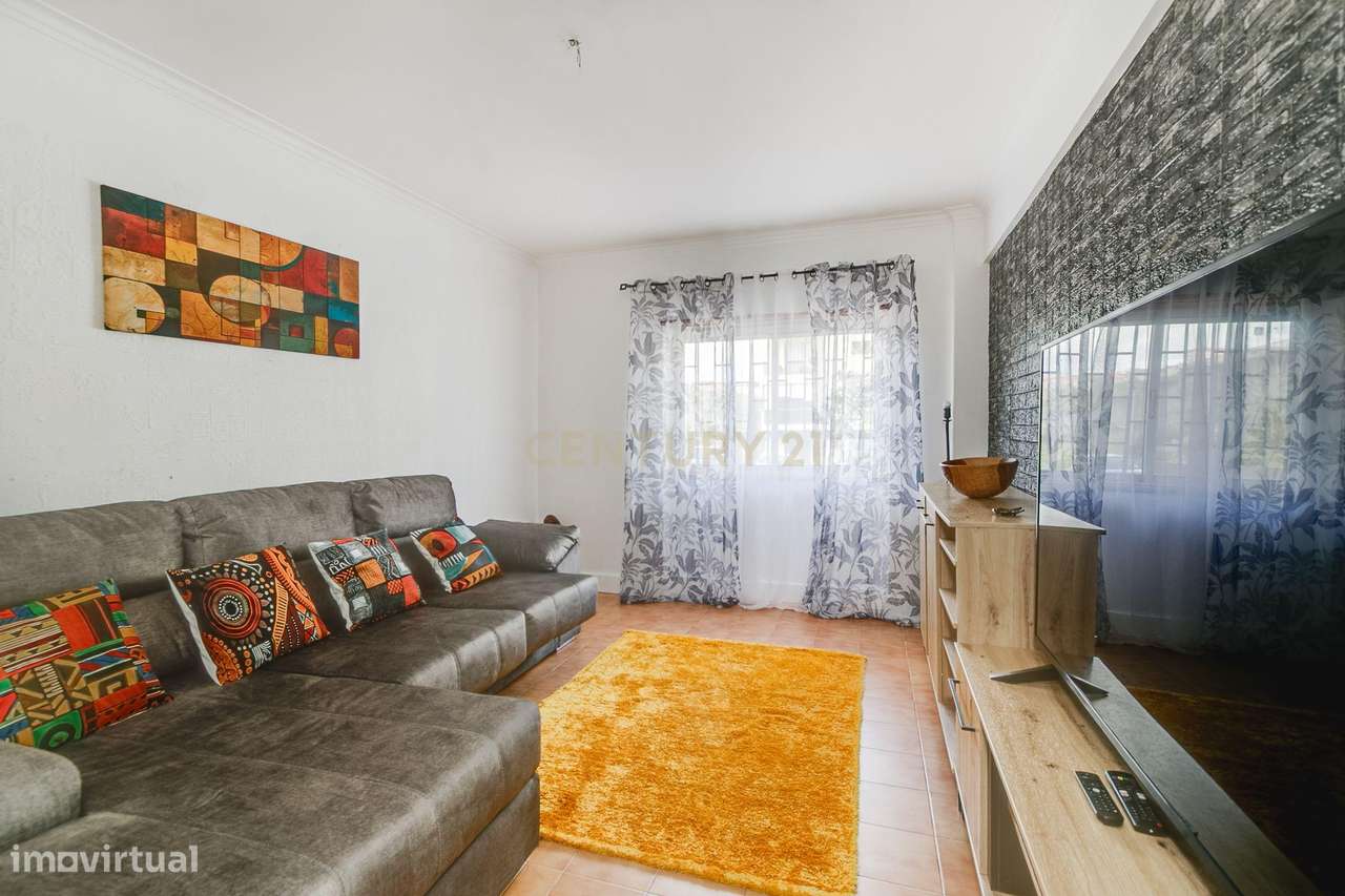 T1 com áreas generosas e arrecadação | Amadora, Lisboa-2