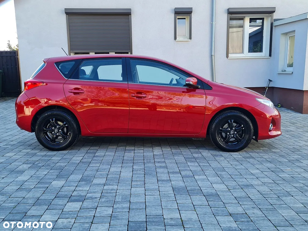 Toyota Auris 1.6 Premium + - 2