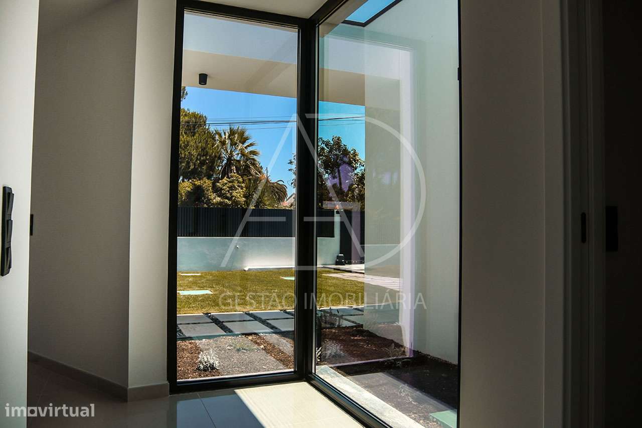 Moradia, 367 m², Corroios-7