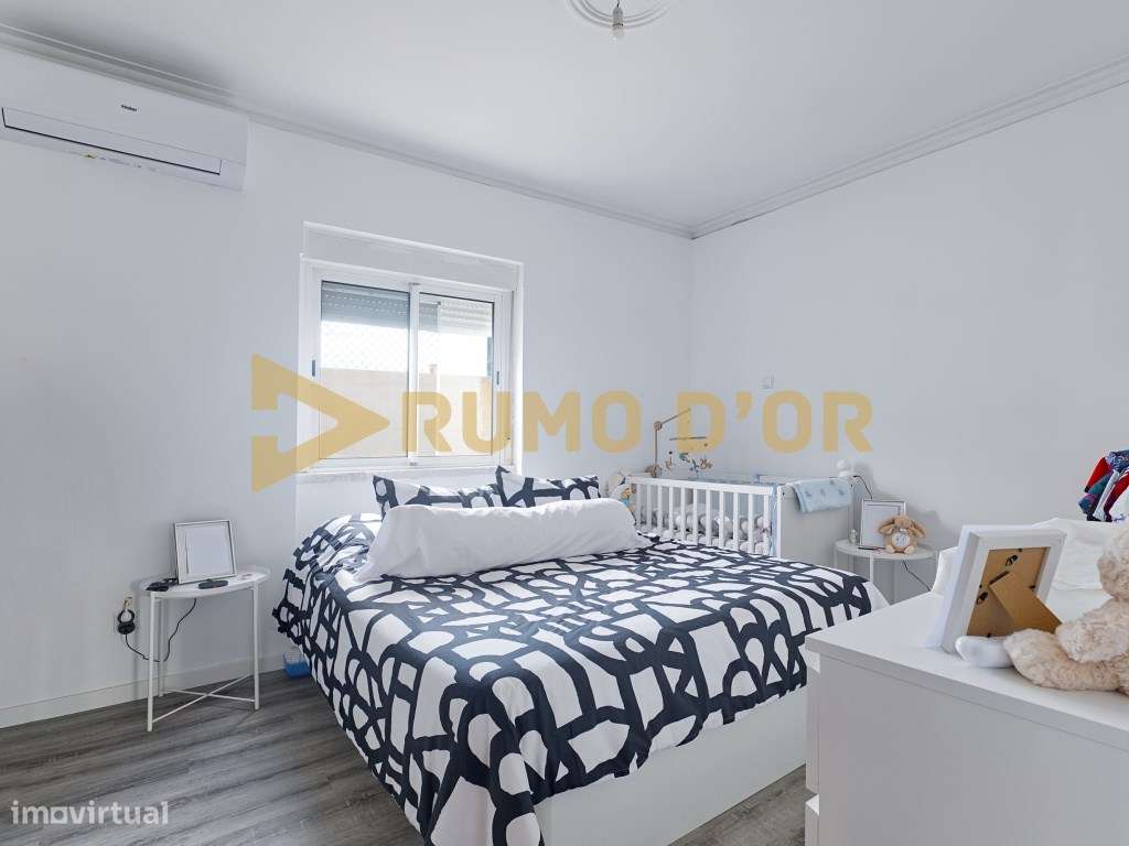 Moradia T2 Térrea em Carambancha, Carregado com 155 m² de Logradouro-14