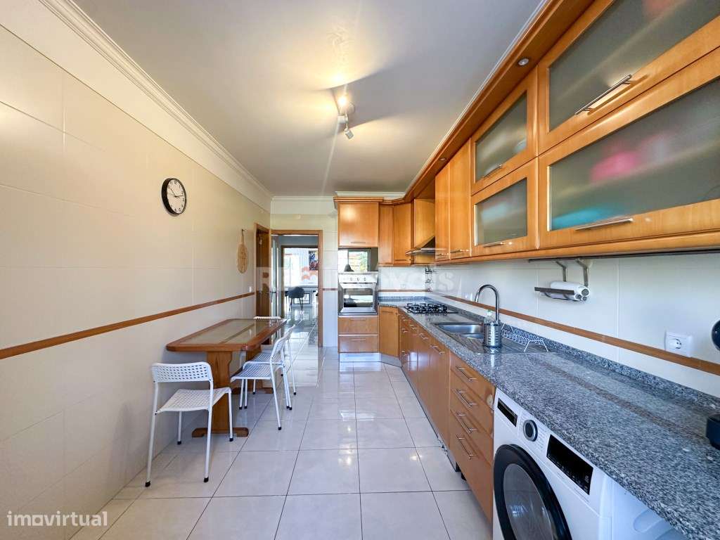 Apartamento T3 c/ Garagem, Sótão e 2 Varandas - Santarém-30