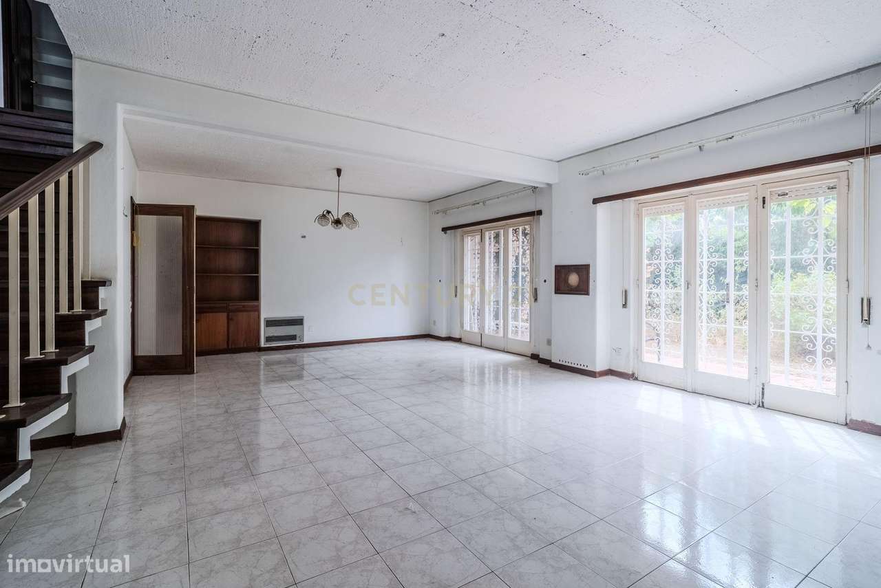 Moradia T4 com Anexo | Localização Premium | Espaços Amplos e Área Ex - Grande imagem: 4/22