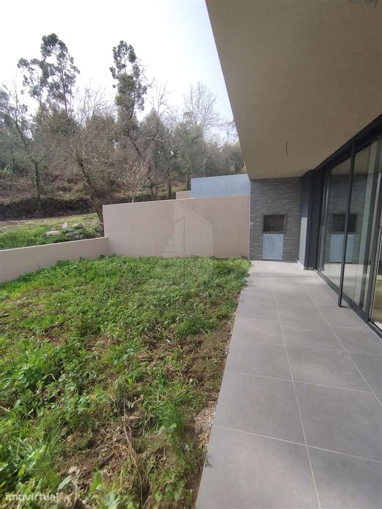 Moradia de 2 pisos com vistas fabulosas-17