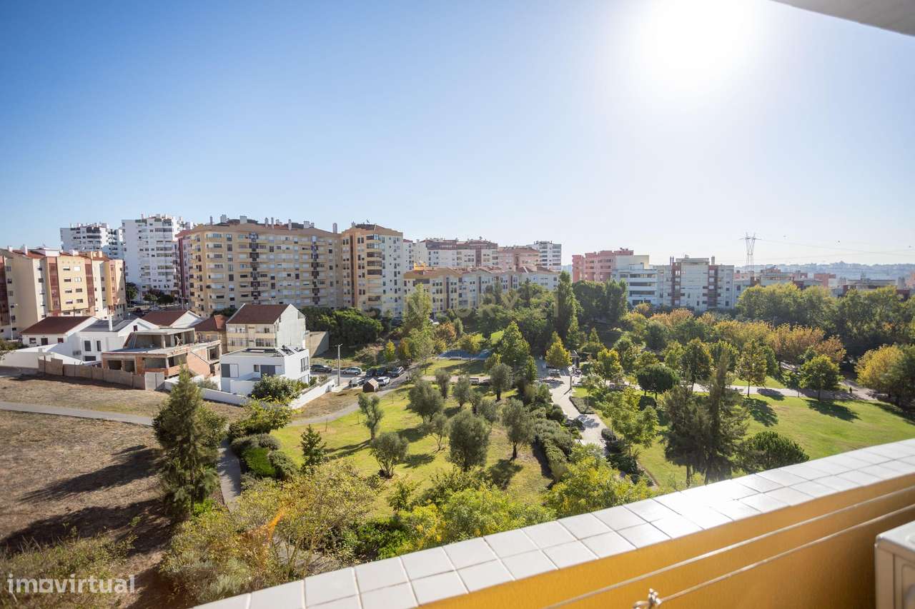 Apartamento T2 na Ribeirada com Garagem e Arrecadação-14