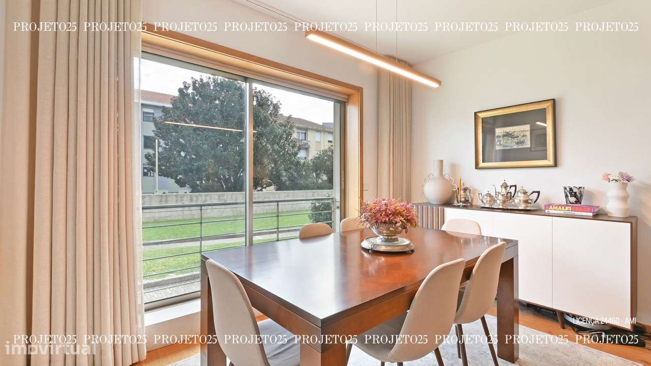 T2 C/ Terraço Privativo em Condº Fechado com piscina  - Casa da Música-8