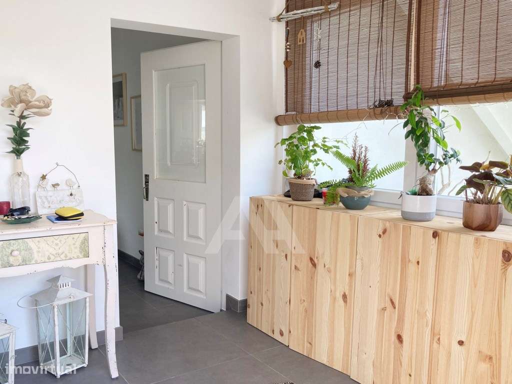Moradia T2 Renovada com Garagem em Olho Marinho, Óbidos - Grande imagem: 4/32