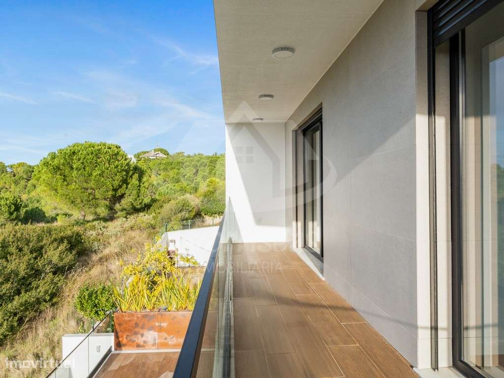 Moradia T4 com piscina e vista panorâmica em São João da Talha-30