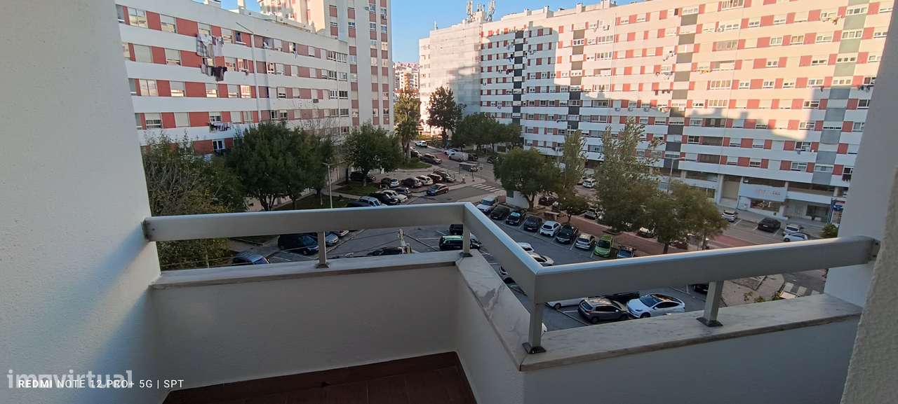 Quinta da Piedade T3 Remodelado 1ºAndar c/Parqueamento-17