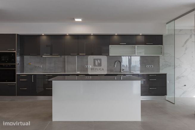 Apartamento T4 com Varanda de 31m2 e vista mar em Matosinhos-10