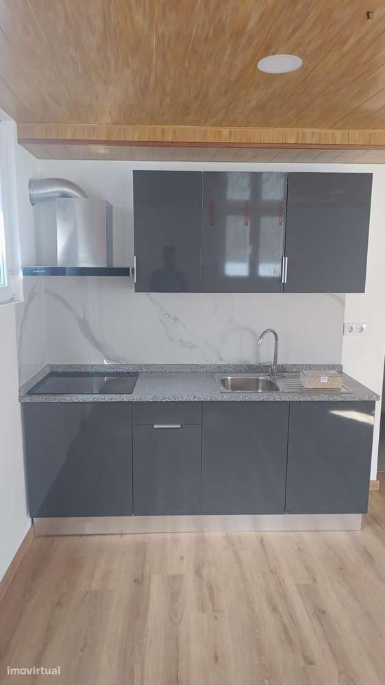 Quarto - localizado em Aveiro - Grande imagem: 4/9