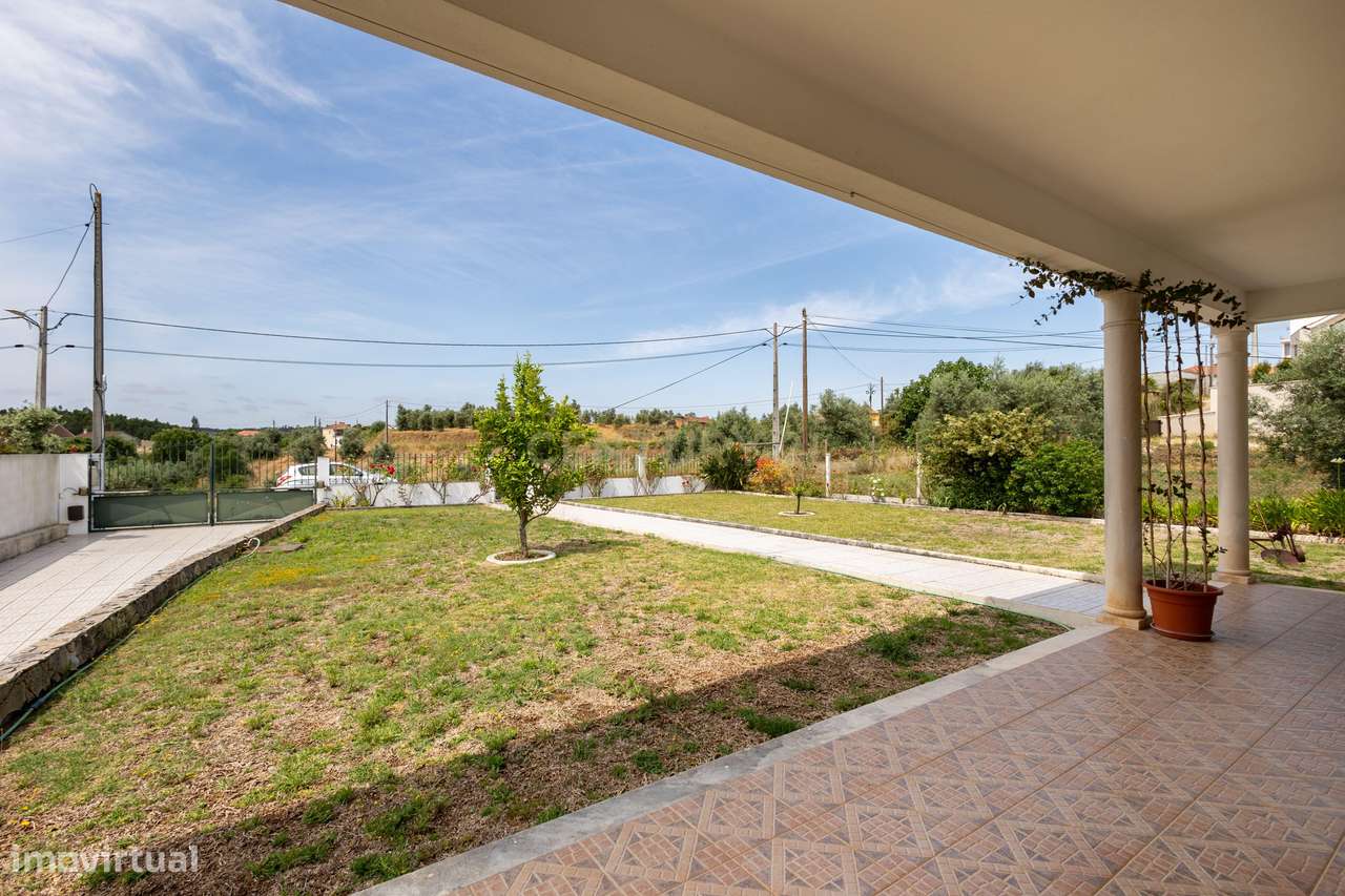 Moradia de Luxo com Vista Panorâmica sobre o Castelo do Bode e Piscina-18
