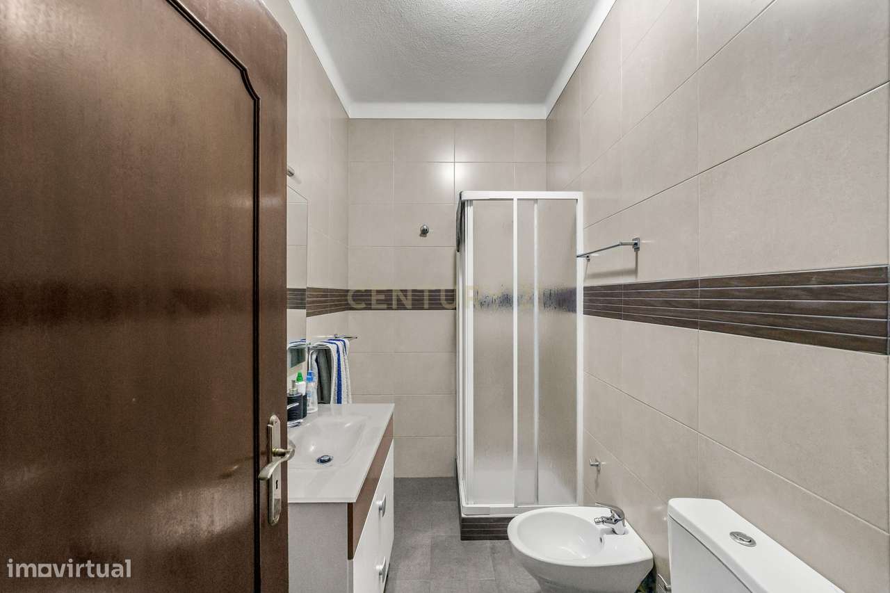 MORADIA T5 COM GARAGEM E PISCINA, 327 M² DE TERRENO PARA USUFRUIR-14