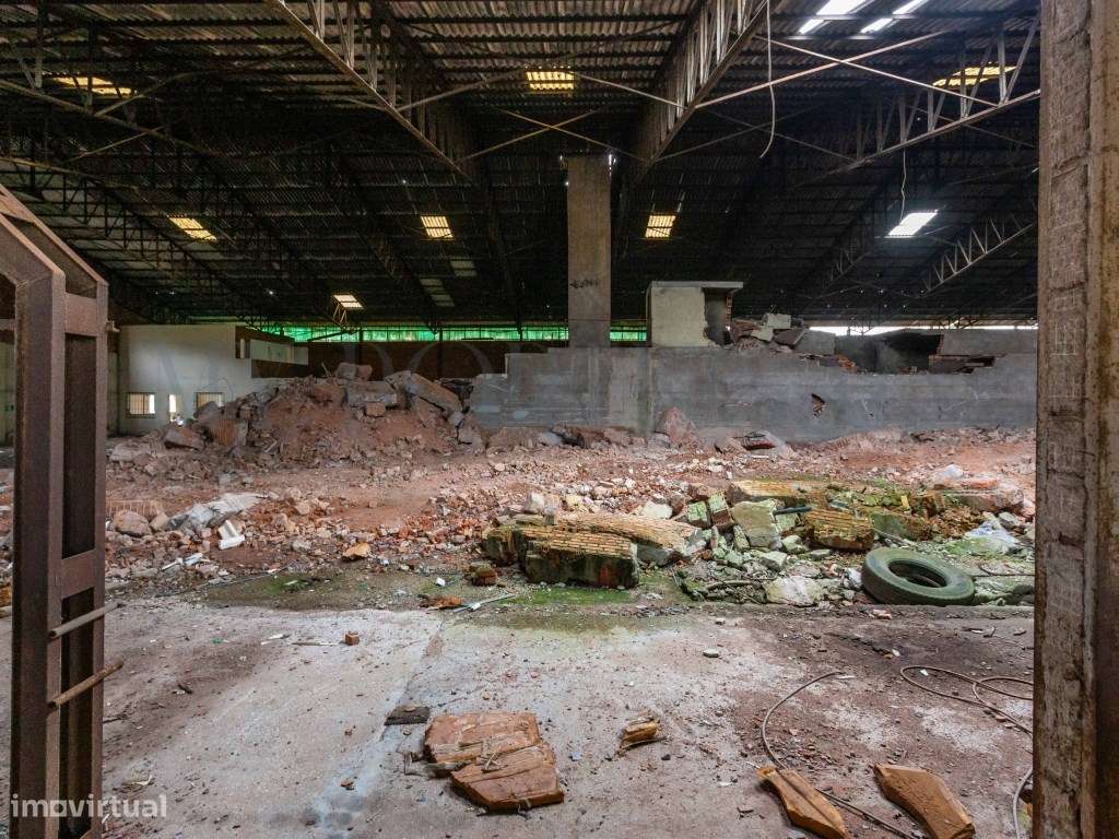 Terreno para Construção de 32.500 m² com Viabilidade Turística e In...-9